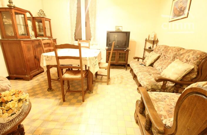 VENDU une maison à rénover avec un jardin et un garage — photo 3