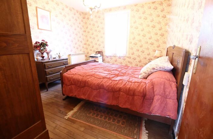 VENDU une maison à rénover avec un jardin et un garage — photo 5