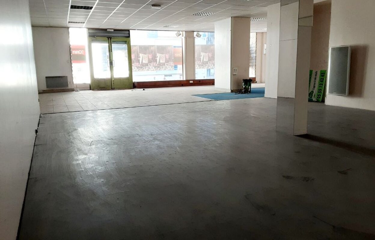 commerce  pièces 150 m2 à louer à Nay (64800)