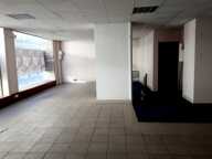 Local commercial centre de Nay - 150 m² - Grande vitrine — photo 2