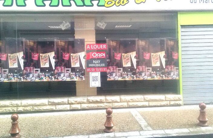 Local commercial centre de Nay - 150 m² - Grande vitrine — photo 3