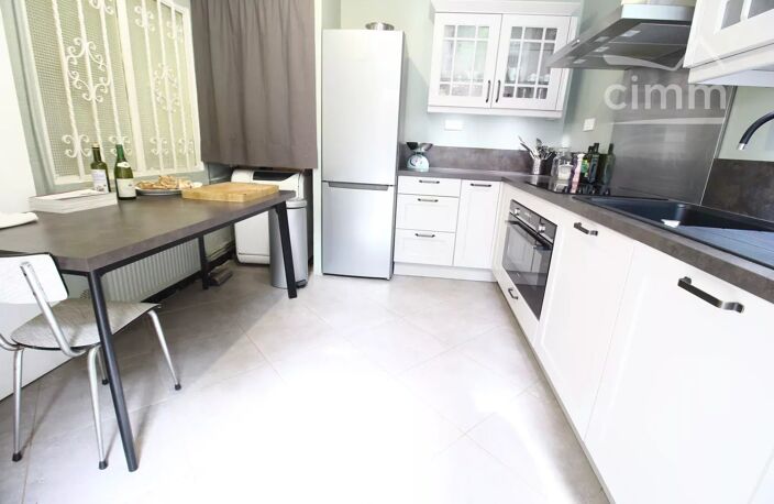 A vendre une maison avec piscine et jardin — photo 2