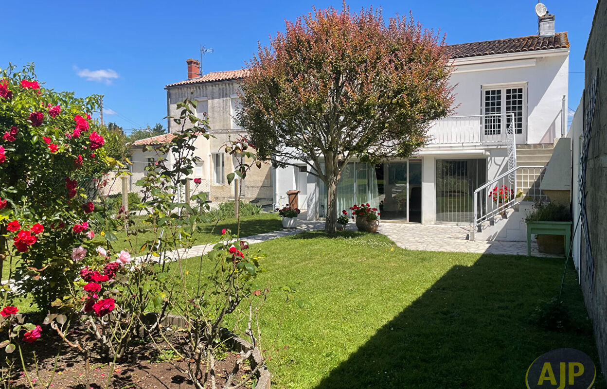 maison 5 pièces 160 m2 à vendre à Saintes (17100)