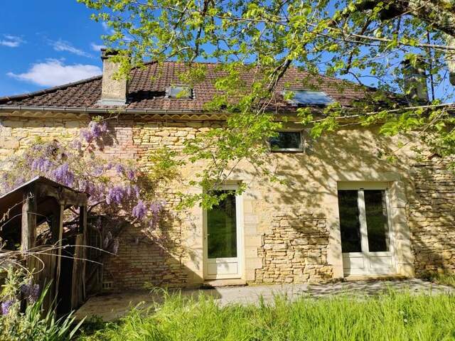 Maison en pierre de 5 pièces principales — photo du bien