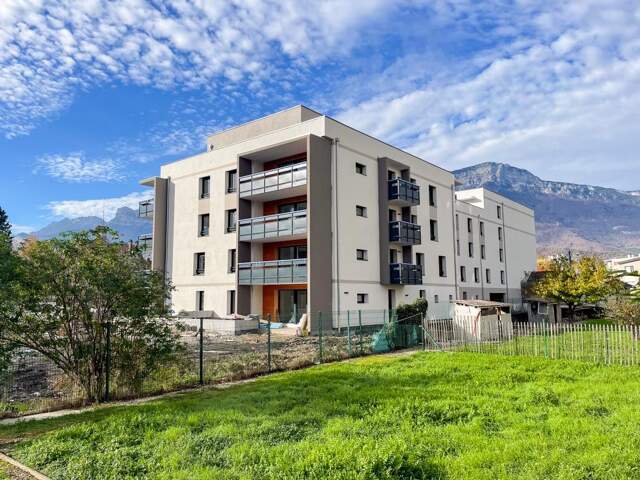 ÉCHIROLLES - APPARTEMENT T4 DE 79,77 m² CARREZ AVEC TERRASSE DE 14 m² ET GARAGE 19,17 m² — photo du bien
