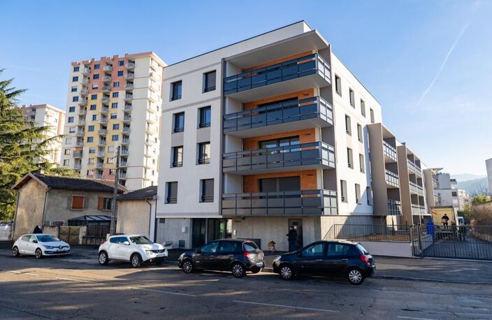 ÉCHIROLLES - APPARTEMENT T4 DE 79,77 m² CARREZ AVEC TERRASSE DE 14 m² ET GARAGE 19,17 m² — photo 3