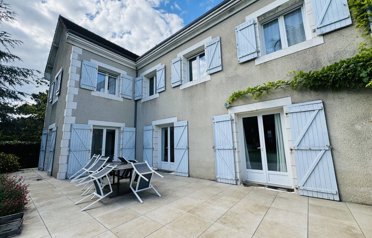 maison 11 pièces 258 m2 à vendre à Poitiers (86000)