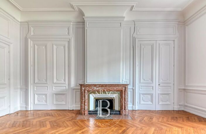 Lyon 2 - Ainay - Appartement de 150,37 m² -  3 Chambres — photo 2