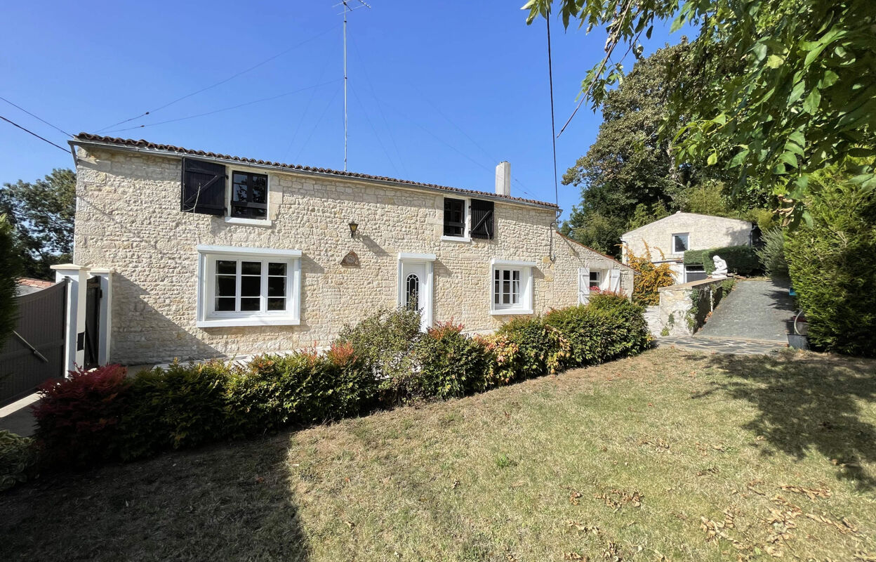 maison 5 pièces 214 m2 à vendre à Fontenay-le-Comte (85200)