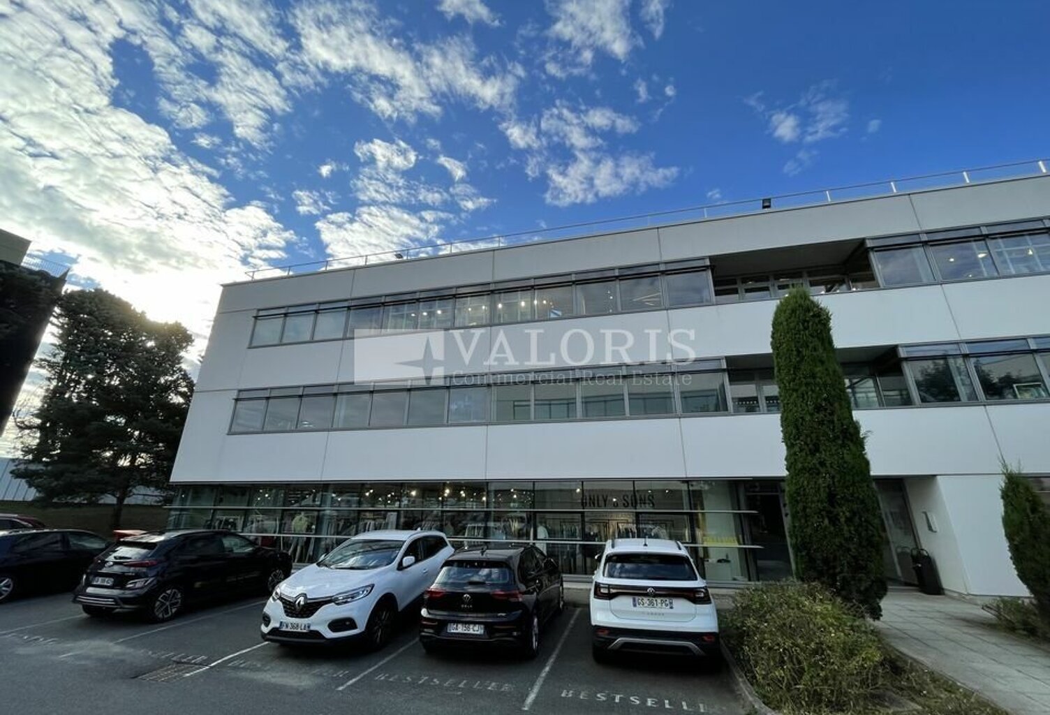 BUREAUX à LOUER — photo 1