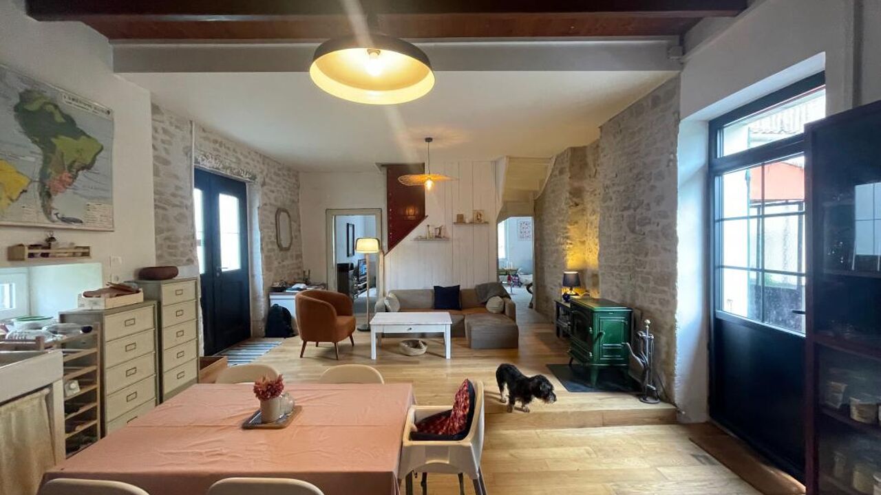 maison 6 pièces 153 m2 à vendre à Forges (17290)