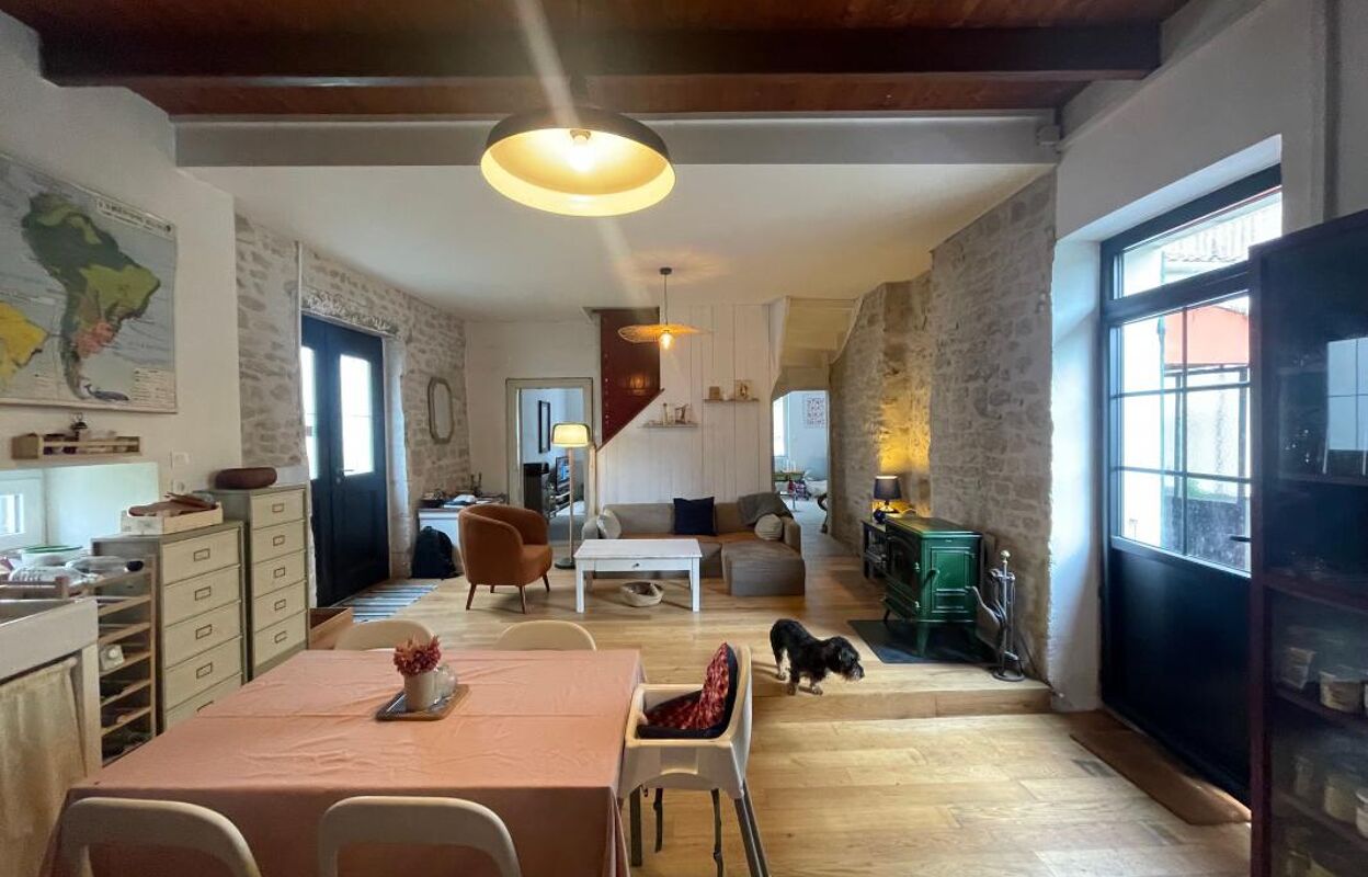 maison 6 pièces 153 m2 à vendre à Forges (17290)