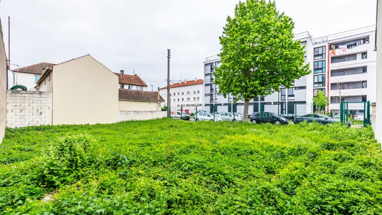 terrain  pièces 288 m2 à vendre à Bobigny (93000)