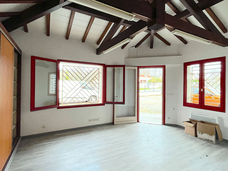 A LOUER BUREAU DE 50 M2 AVEC PARKINGS - SECTEUR CAVIGNAC — photo 1