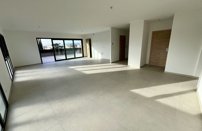 Appartement neuf au dernier étage. — photo 2