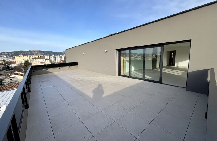 Appartement neuf au dernier étage. — photo 3