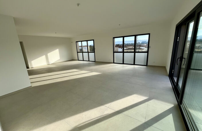 Appartement neuf au dernier étage. — photo 5