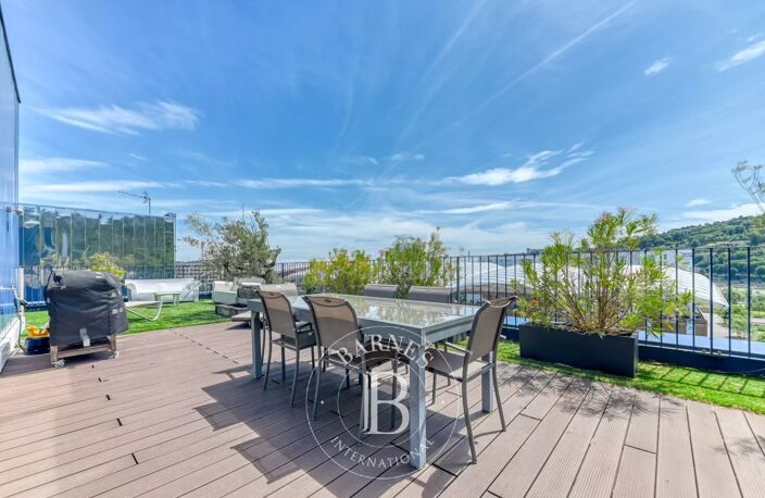 Lyon 2 - Confluence - Appartement meublé de 150,23 m² - Garage double - Terrasse - 4 Chambres — photo 2