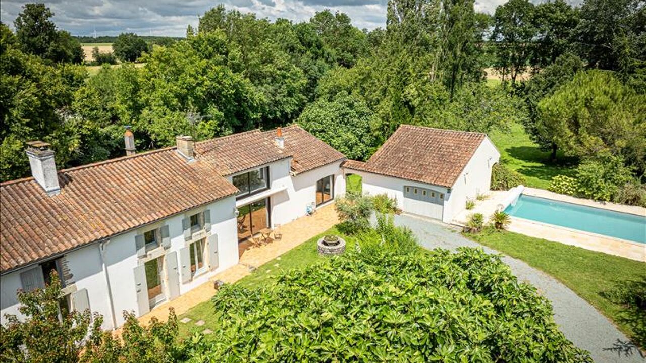 maison 14 pièces 264 m2 à vendre à Bernay-Saint-Martin (17330)