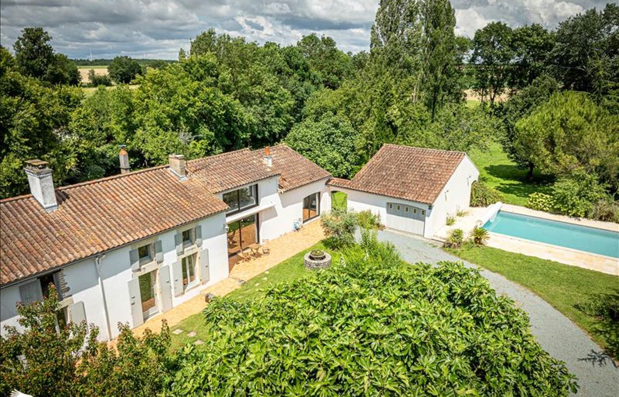 maison 14 pièces 264 m2 à vendre à Bernay-Saint-Martin (17330)