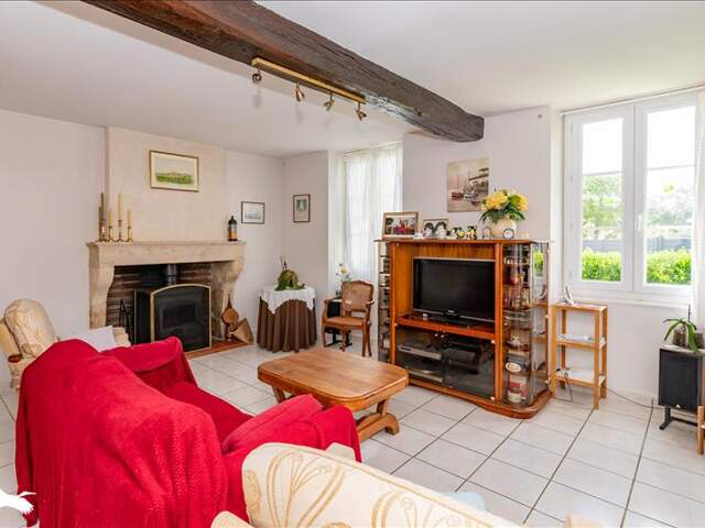 Maison en pierre de 4 pièces principales — photo du bien