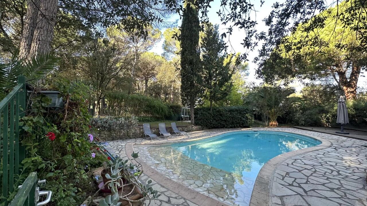 maison 10 pièces 288 m2 à vendre à Roquebrune-sur-Argens (83520)