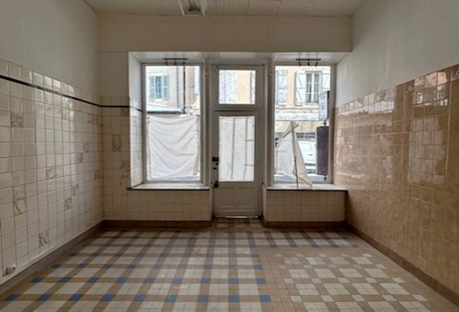 Murs commerciaux en très bon état entre Halles et Foirail — photo 1