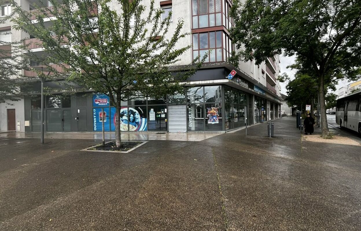 commerce  pièces 321 m2 à vendre à Saint-Priest (69800)