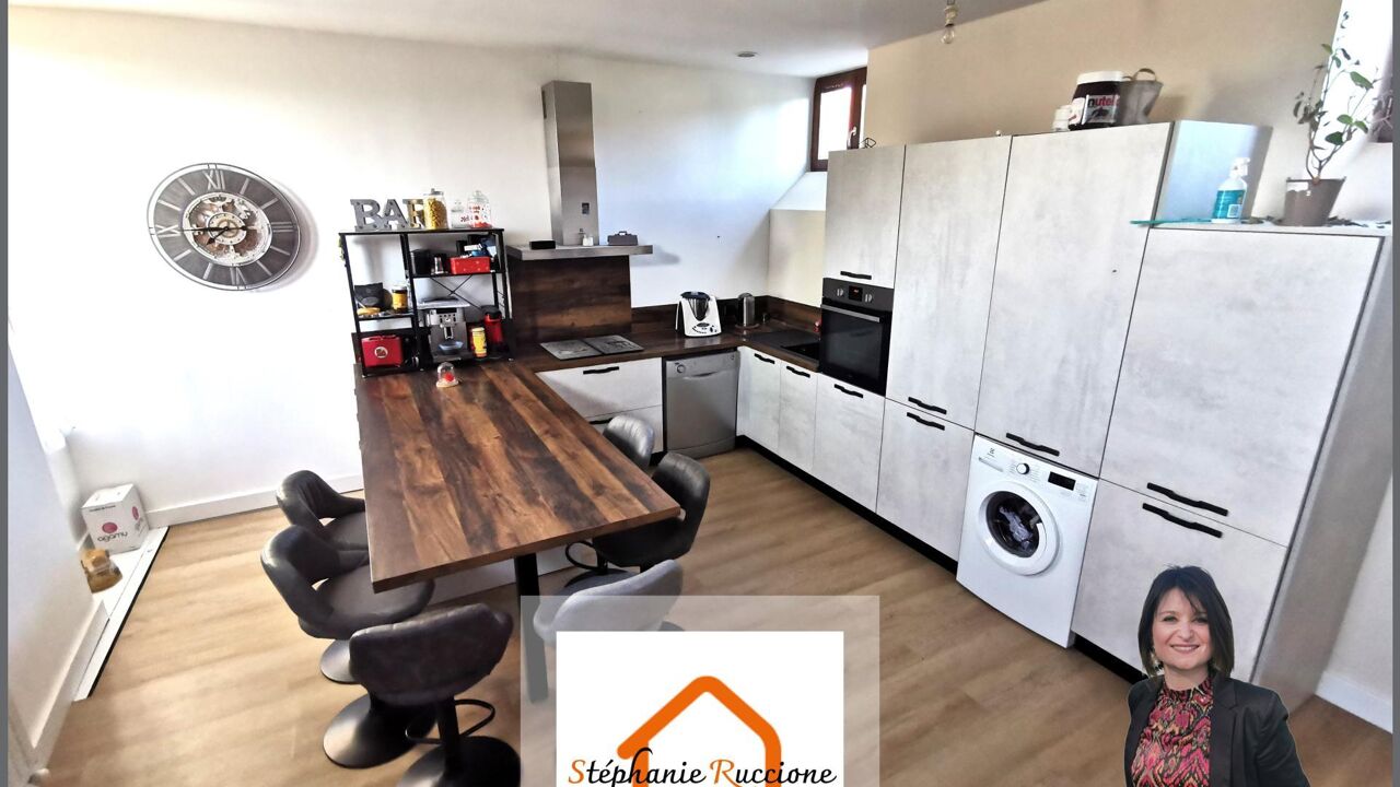 appartement 5 pièces 106 m2 à vendre à Saint-Étienne-de-Saint-Geoirs (38590)