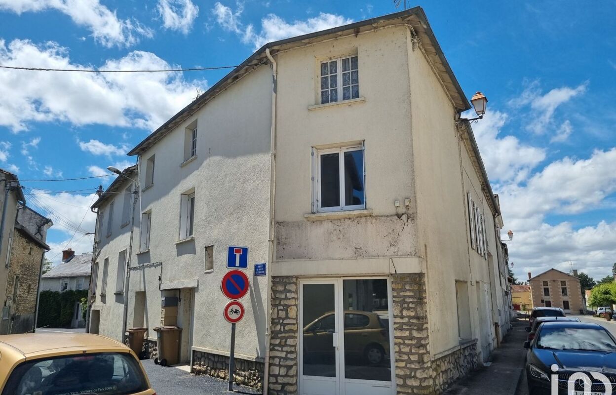 immeuble  pièces 205 m2 à vendre à Saint-Martin-la-Pallu (86380)