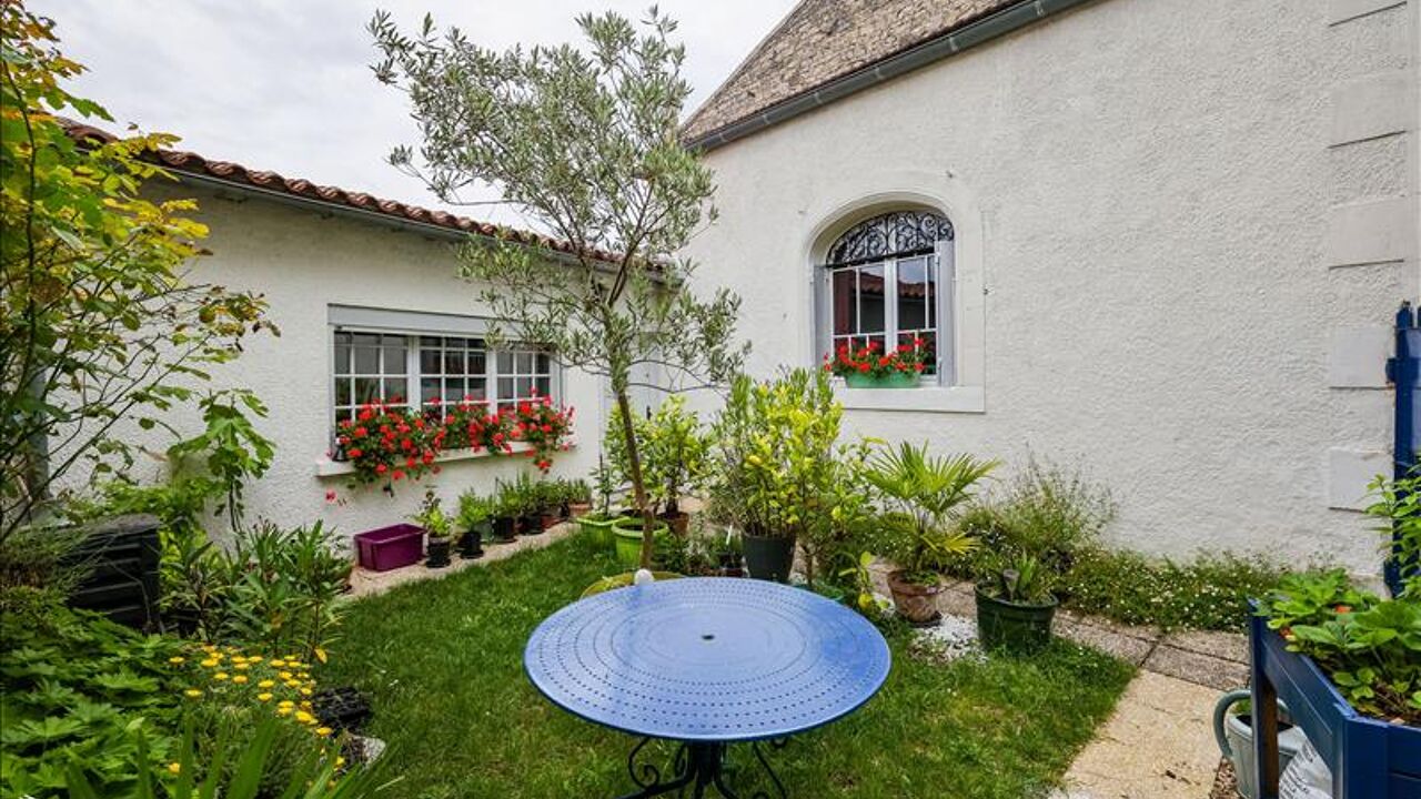 maison 6 pièces 199 m2 à vendre à Jarnac (16200)