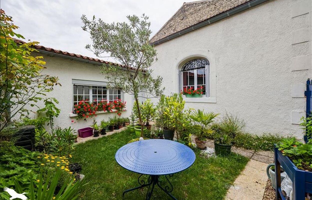 maison 6 pièces 199 m2 à vendre à Jarnac (16200)