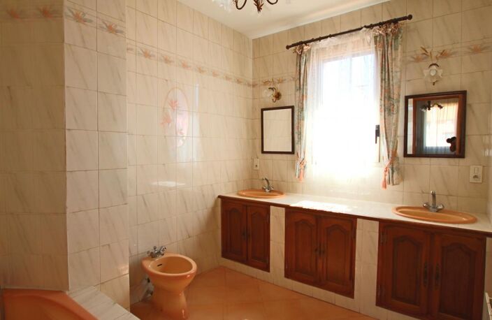 Maison À Vendre T6 Traversante 184 m² - Terrasse - Cave Secteur Coin Joli 13009 Marseille — photo 5