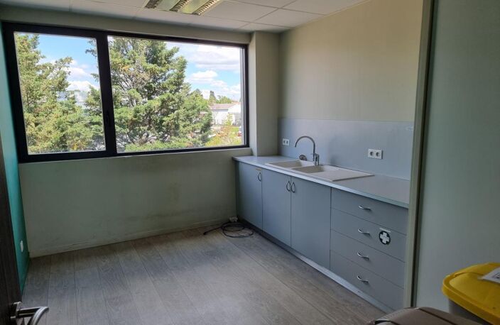 Bureau À Louer — photo 3