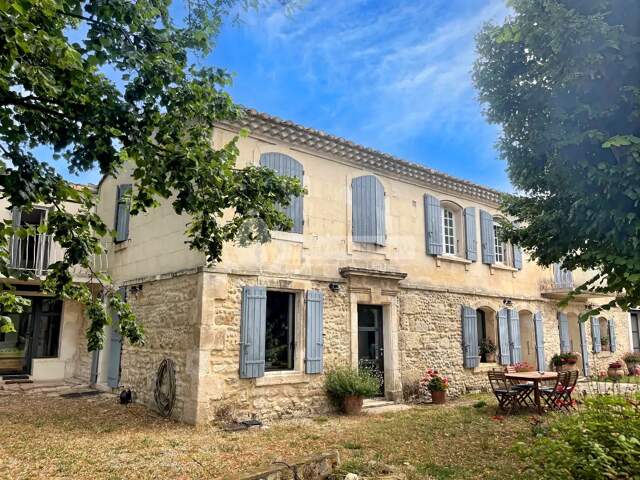 Mas 332m2 rénové à Raphèle les Arles au calme — photo du bien