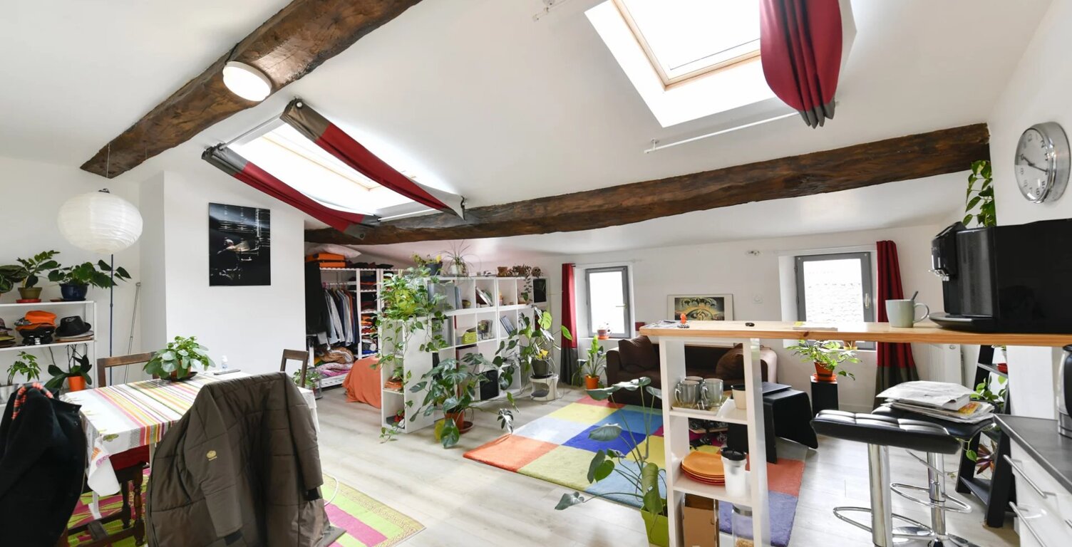 Appartement T1bis de 56,79m² meublé à NIORT — photo 1