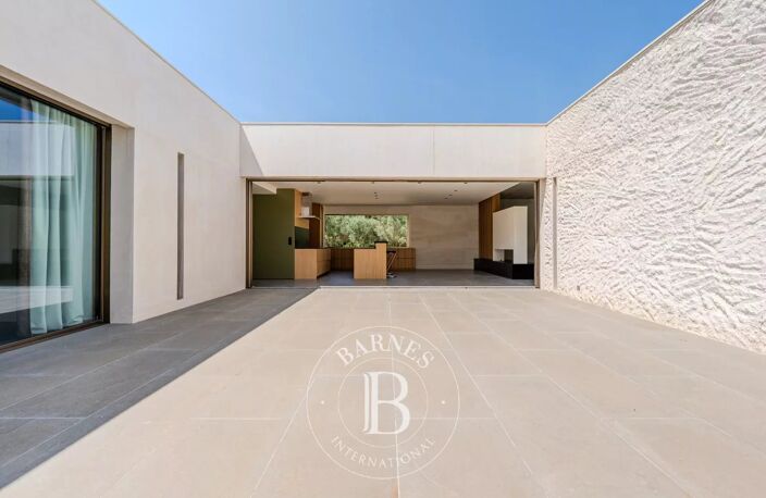 AIX-EN-PROVENCE - VILLA ULTRA CONTEMPORAINE - 270m² PLAIN PIED - — photo 5