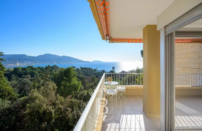 Vente - Appartement 13007 Marseille - Résidence sécurisée de sta — photo 2