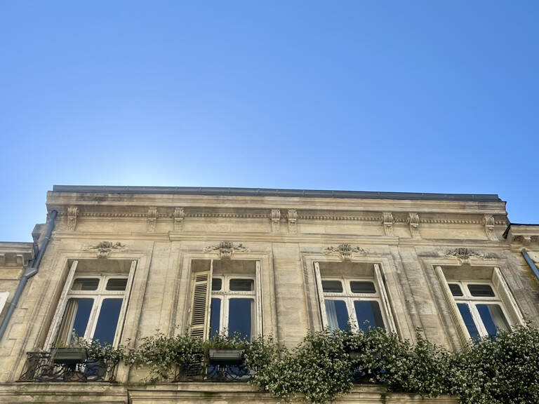 BORDEAUX CHARTRONS - LUMINEUX APPARTEMENT TYPE 3 À RENOVER — photo 1
