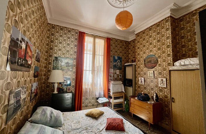 BORDEAUX CHARTRONS - LUMINEUX APPARTEMENT TYPE 3 À RENOVER — photo 4