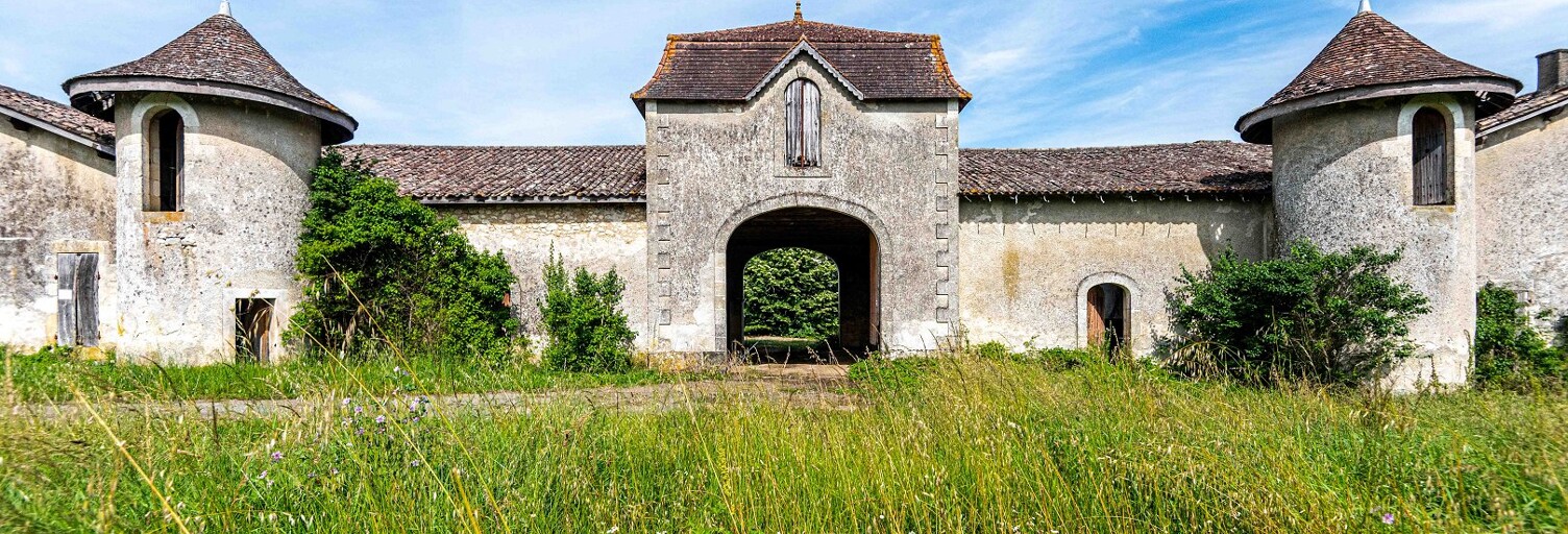 Maison 12 Pièces 366 m² à vendre à Gensac (33890)