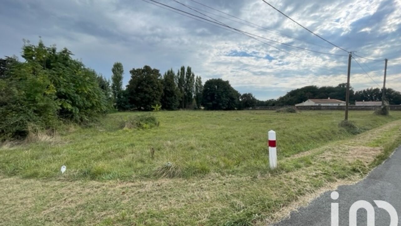 terrain  pièces 850 m2 à vendre à La Clisse (17600)