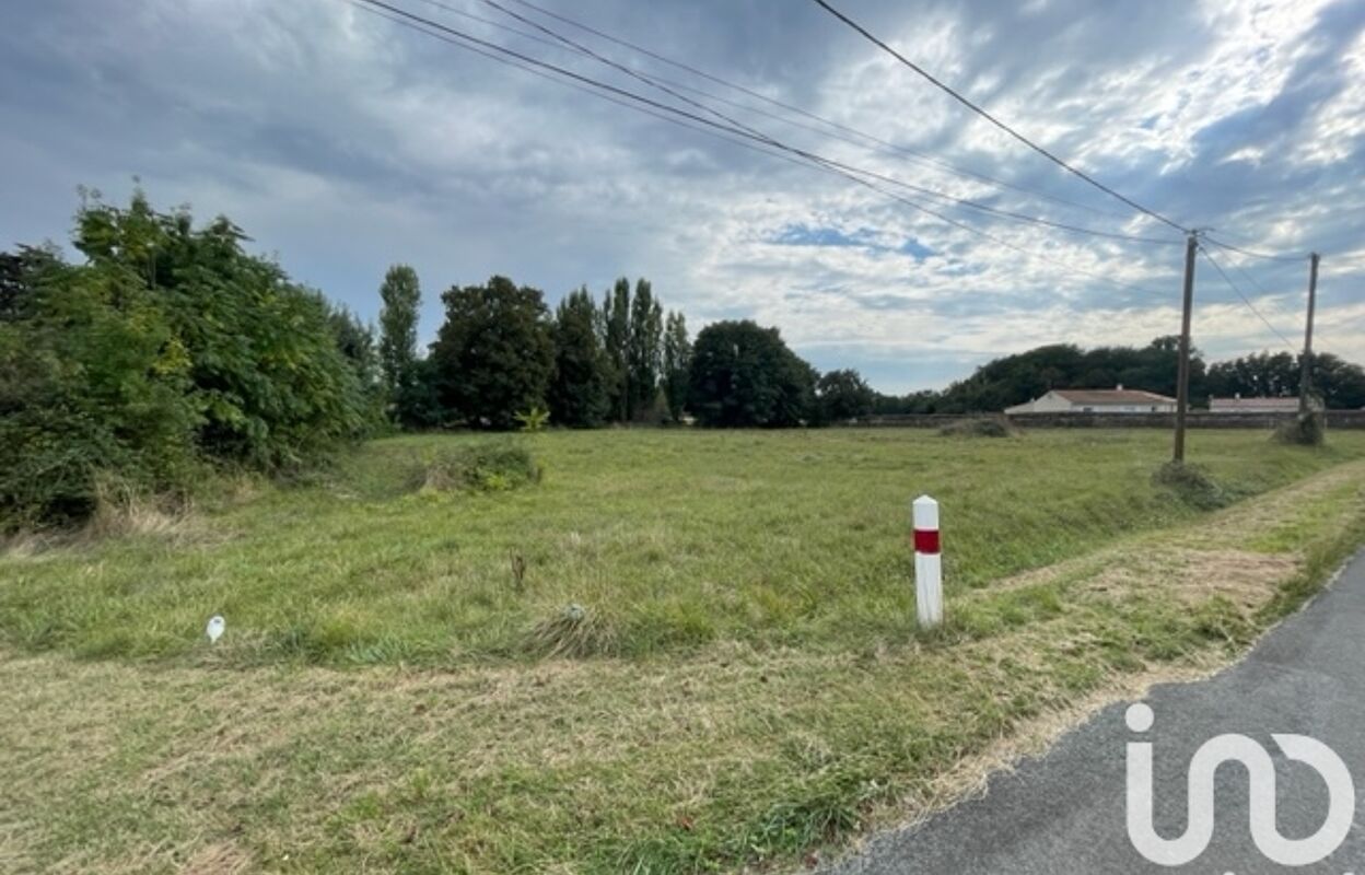 terrain  pièces 850 m2 à vendre à La Clisse (17600)