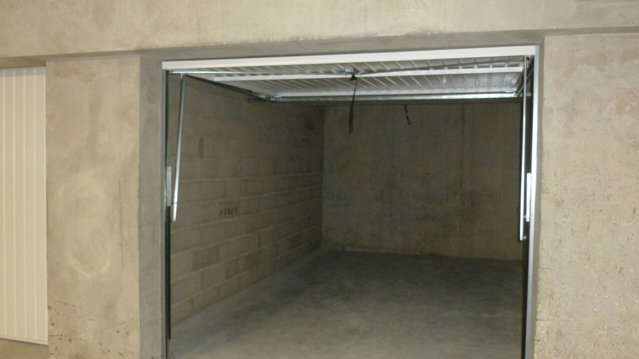 garage  pièces 14 m2 à louer à Tinqueux (51430)