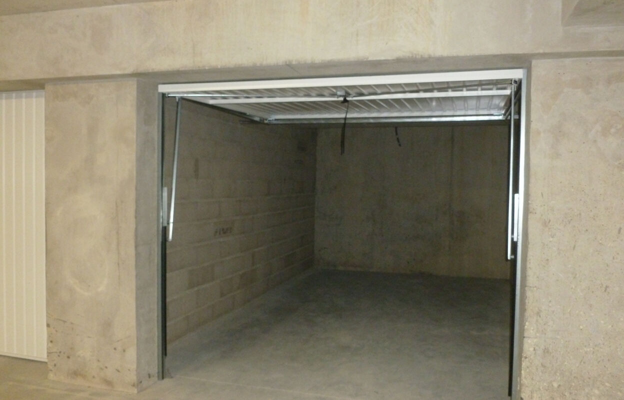 garage  pièces 14 m2 à louer à Tinqueux (51430)