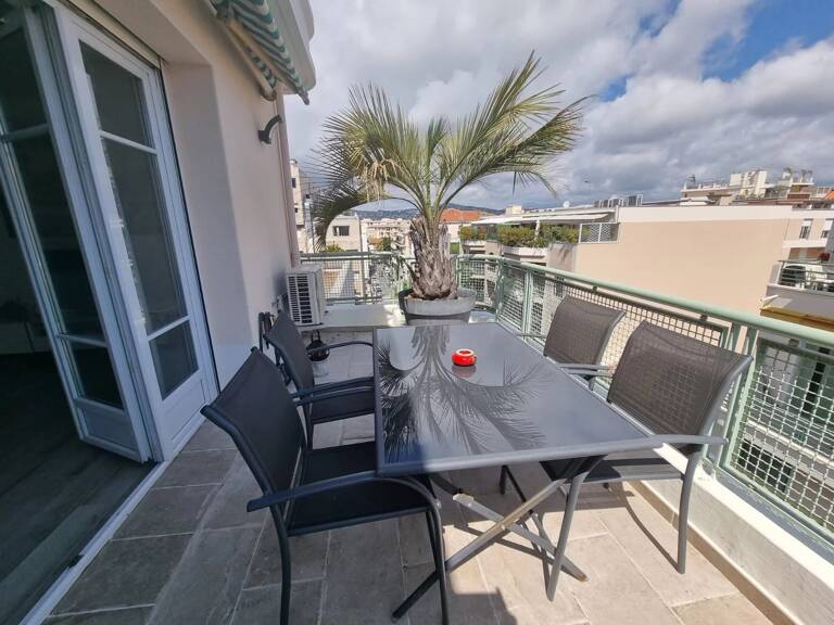 F2 PALAIS RIVAZUR CENTRE JUAN LES PINS — photo 1