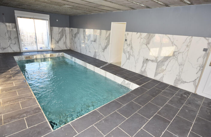 villa récente avec jardin et  piscine intérieure — photo 3