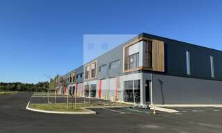 Commerce  6853 m² à louer à Pierrelatte (26700)