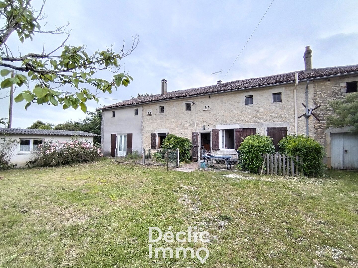 Villa / Maison  T5 à vendre Adjots (Les) 16700