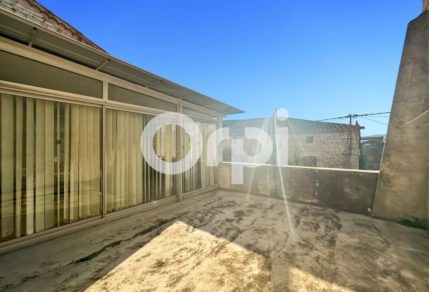 Maison de village en pierre avec garage et caves — photo 1